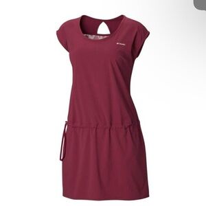 Columbia PEAK TO POINT DRESS Wine Berry Burgundy Women’s Sz. M Outdoor Mini